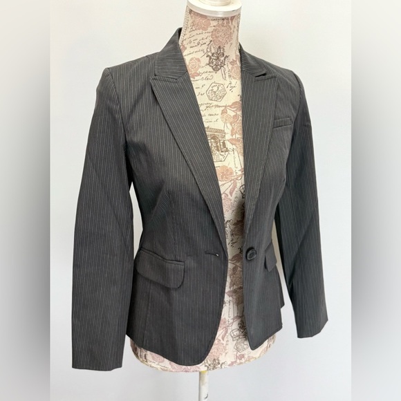 BANANA REPUBLIC Gray pinstriped crop blazer size S - Picture 4 of 11